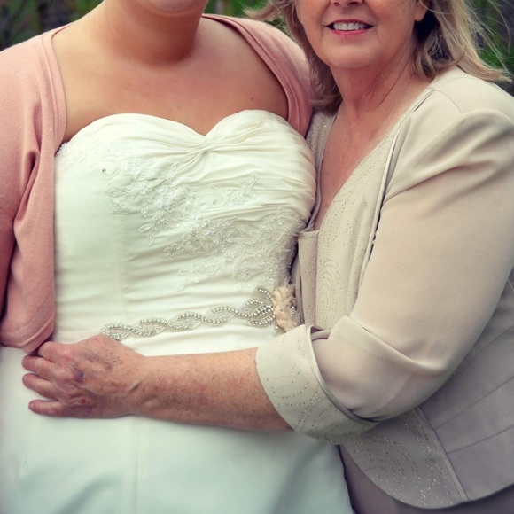 ✨HP✨💍 Stunning Wedding Dress Ball Gown in Ivory - Picture 11 of 13